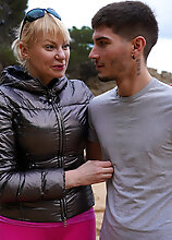 Mature.nl - Milf Anna Blond Thanks Her Helpful Toyboy