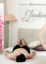 I'm Having A Facesitting Fetish Afternoon With My Hot Stepmom Lindora And I Love It!