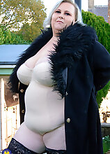 Mature.nl - British Mature Bbw Luna With Her Big Saggy Tits Loves Playing With Herself When She's Alone