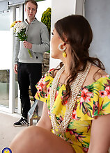 Mature.nl - Milf Aurora Is Having A Blind Date With A Young Guy