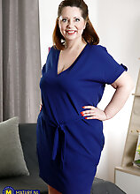 Mature.nl - Curvy Klara Is A Big Butt, Big Tits Milf Who Loves To Play With Her Shaved Pussy