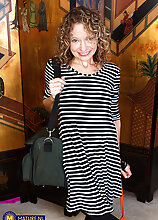 Mature.nl - Tia M. Is An American Skinny Cougar With Small  Tits And Has A Special Workout For Her Shaved Pussy